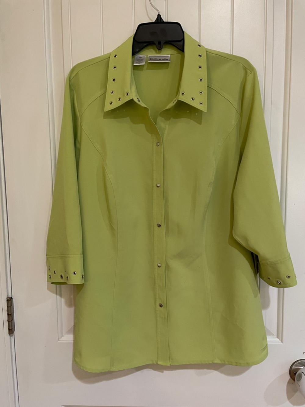 K.C. Studios size XL green snap up blouse with silver hardware EUC